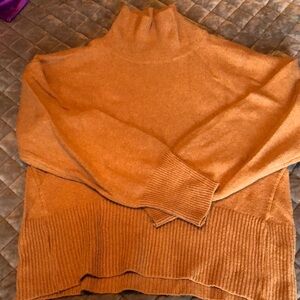 Universal thread light brown sweater. Medium